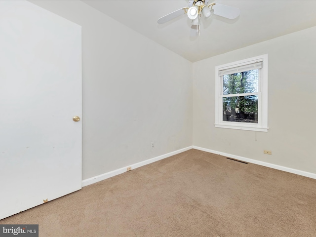 unfurnished room featuring ceiling fan and carpet flooring