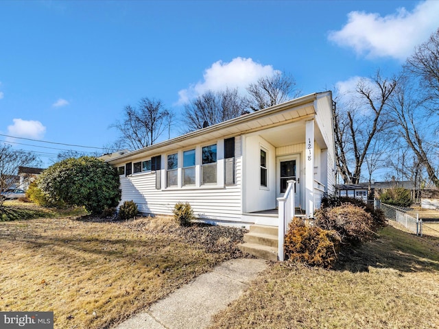 ranch-style home with a front yard