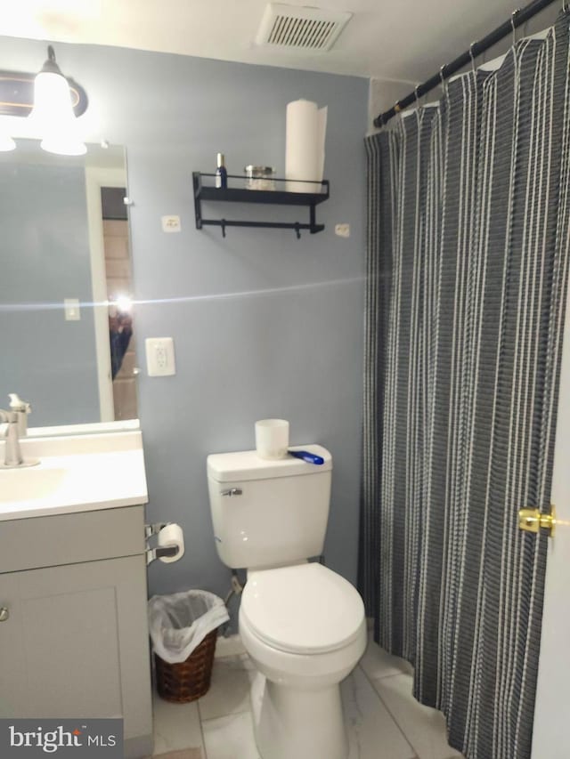 bathroom featuring a shower with curtain, toilet, and vanity