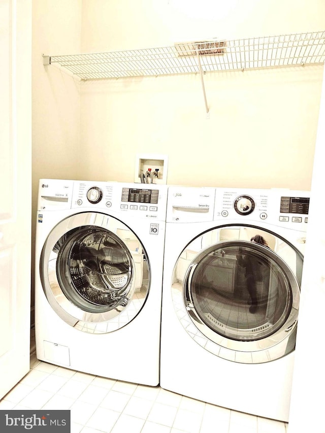 laundry room featuring washer and clothes dryer