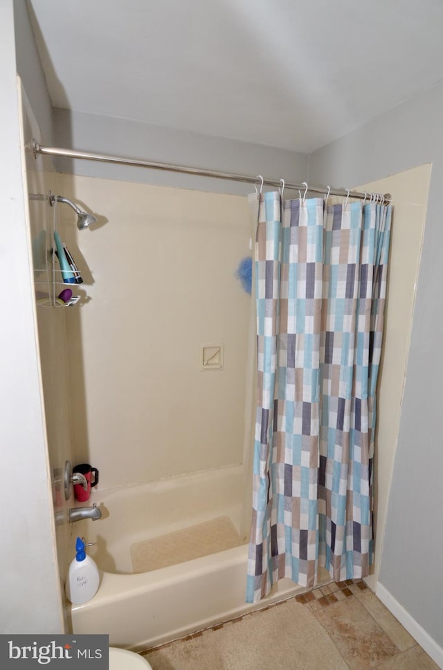 bathroom with shower / bath combo