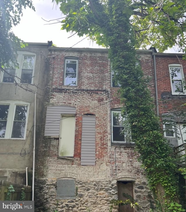 4227 Ivanhoe Ave, Baltimore, MD 21212 - view of side of home featuring brick siding