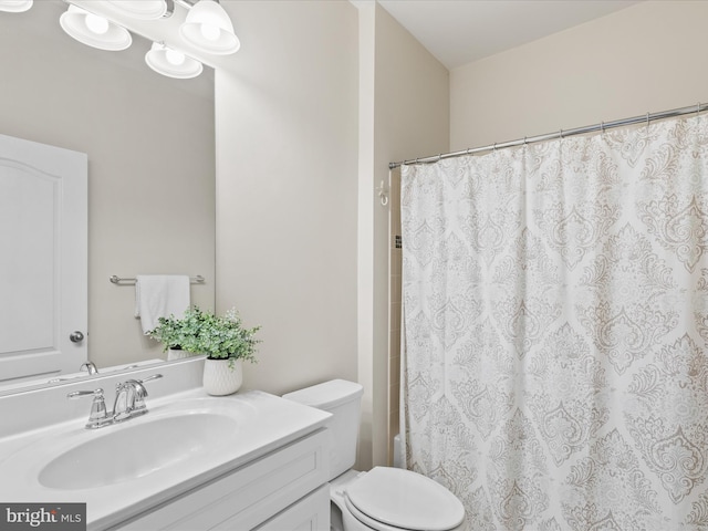 bathroom featuring a shower with curtain, vanity, and toilet