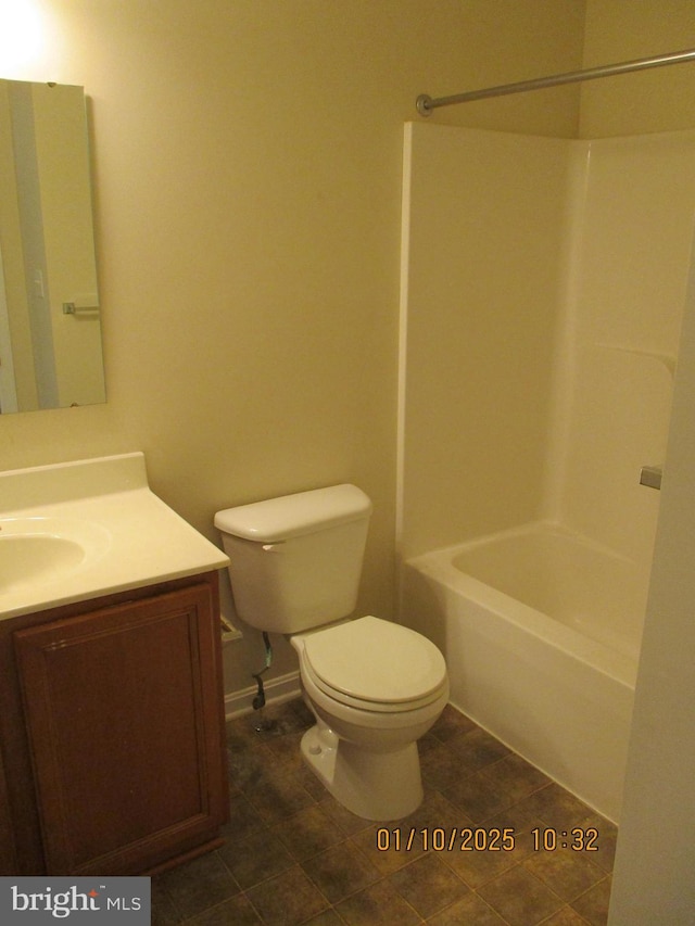 full bathroom with bathtub / shower combination, toilet, and vanity