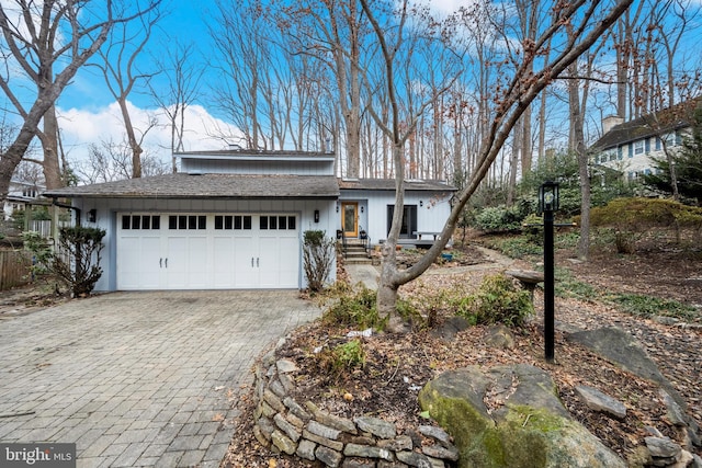 view of front facade with a garage