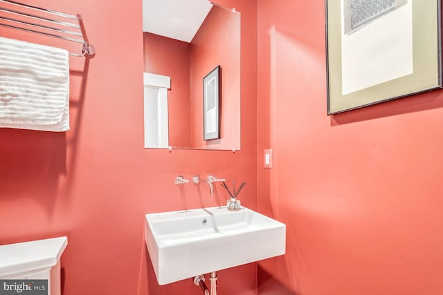 bathroom featuring sink and toilet