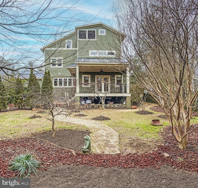 view of front facade featuring ceiling fan and a porch