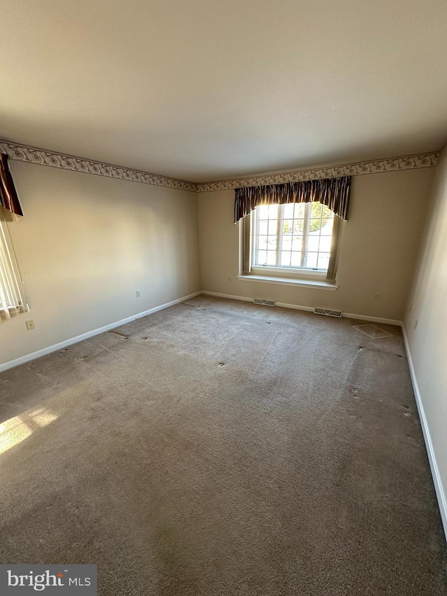 view of carpeted spare room