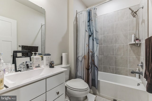 full bathroom with toilet, vanity, and shower / bath combo