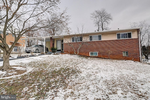 view of front of property featuring a carport