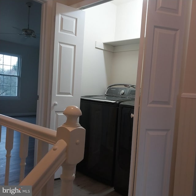 washroom featuring ceiling fan and washing machine and dryer