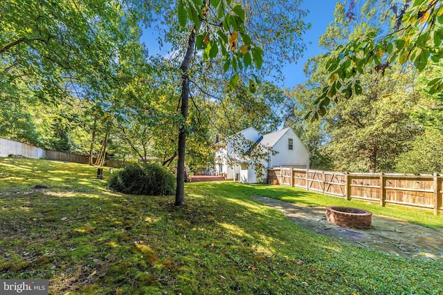 view of yard with a fire pit