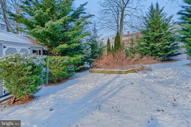 view of yard layered in snow