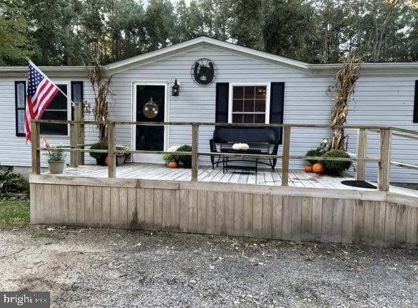 view of front of property featuring a wooden deck