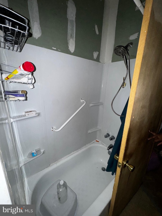 bathroom featuring shower / bathing tub combination