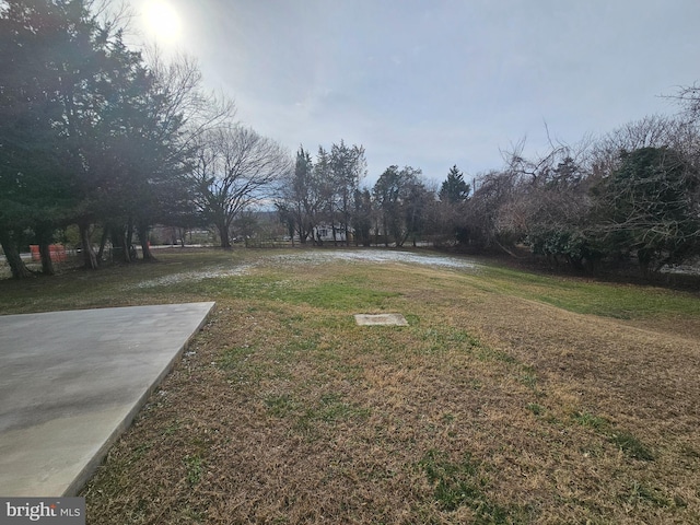 view of yard featuring a water view