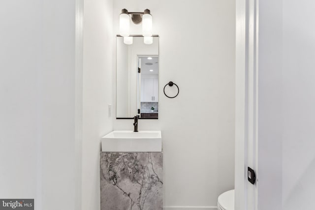 bathroom featuring toilet and sink