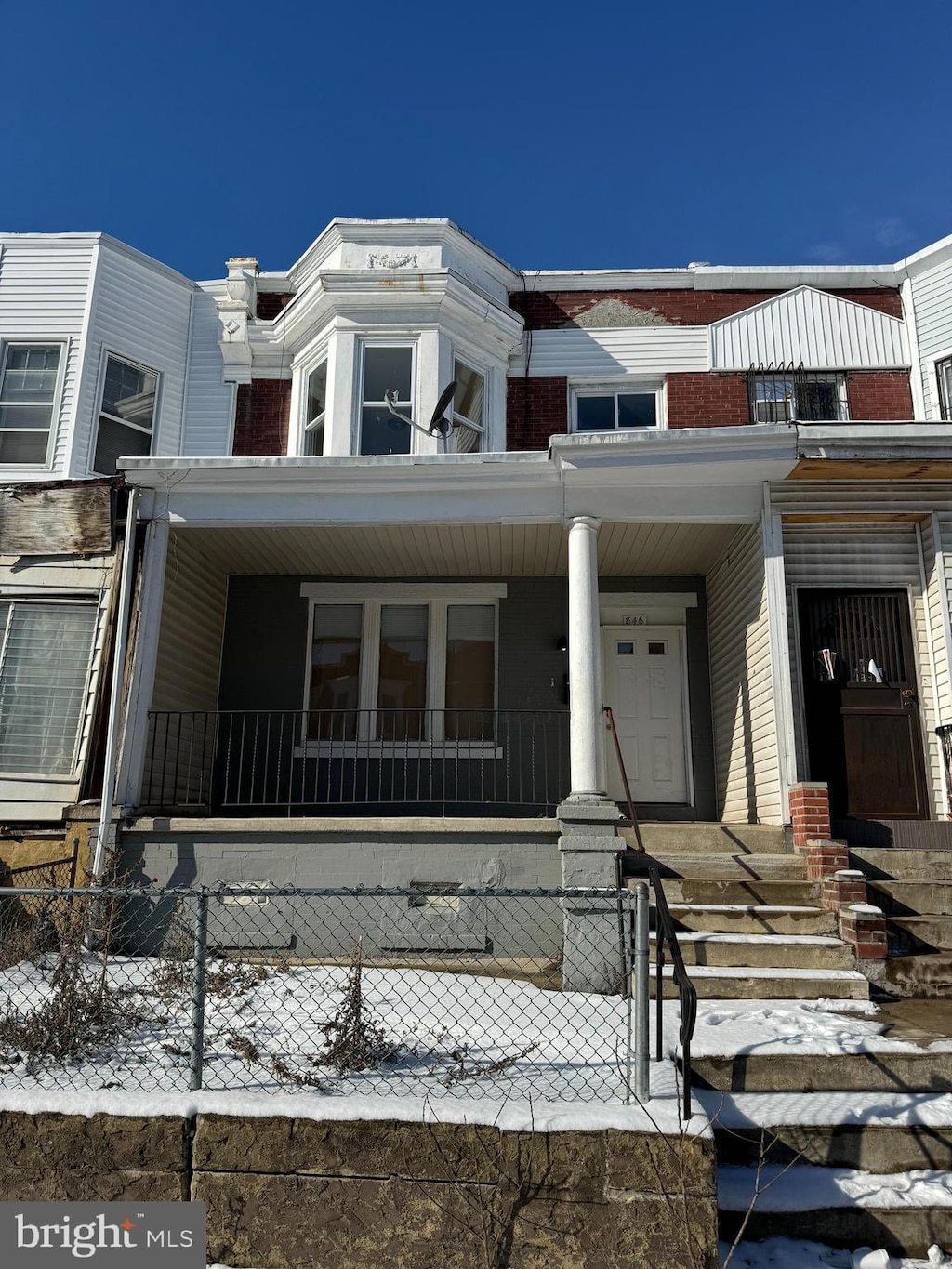 view of front of house featuring covered porch