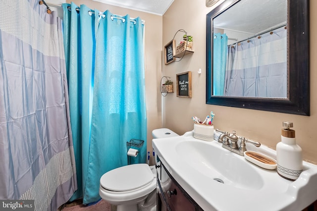 bathroom with vanity, curtained shower, and toilet