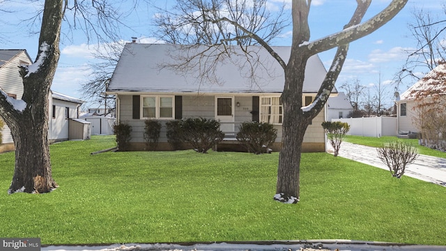 view of front of home featuring a front yard and a storage unit