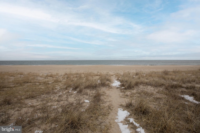 water view featuring a rural view