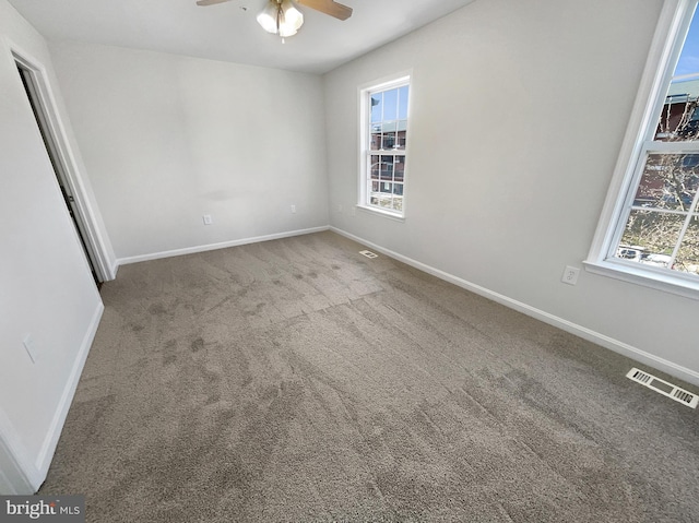 carpeted empty room featuring ceiling fan