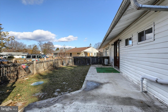 view of yard featuring a patio