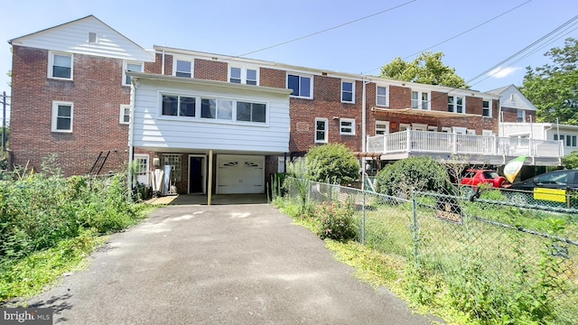 townhome / multi-family property featuring a garage