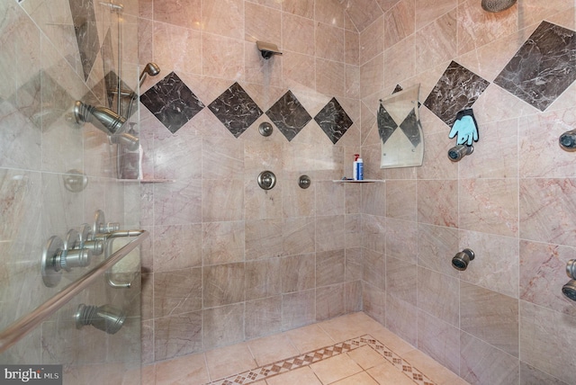 bathroom featuring tiled shower