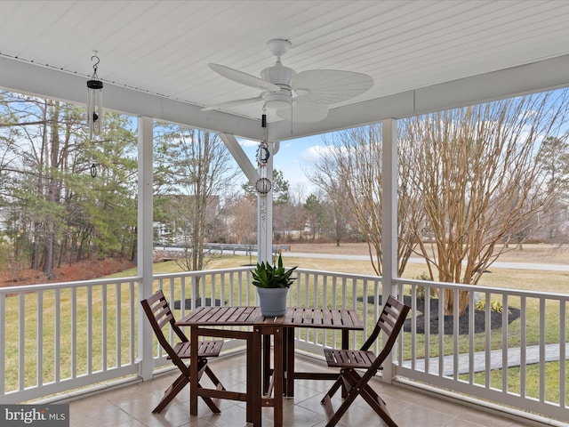 sunroom / solarium with ceiling fan