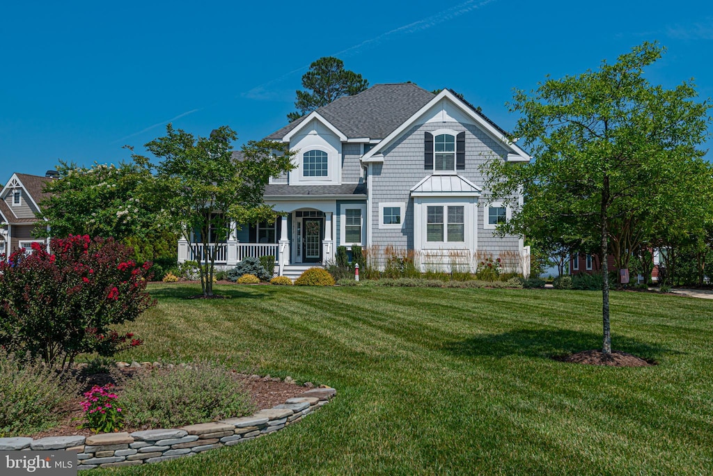 view of front of home featuring a front yard and covered porch