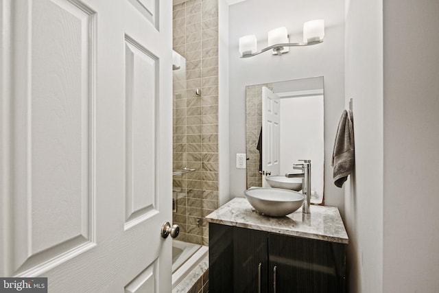 bathroom with vanity and tiled shower / bath