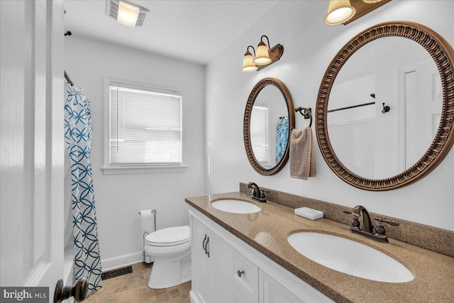 bathroom with toilet, a shower with shower curtain, and vanity