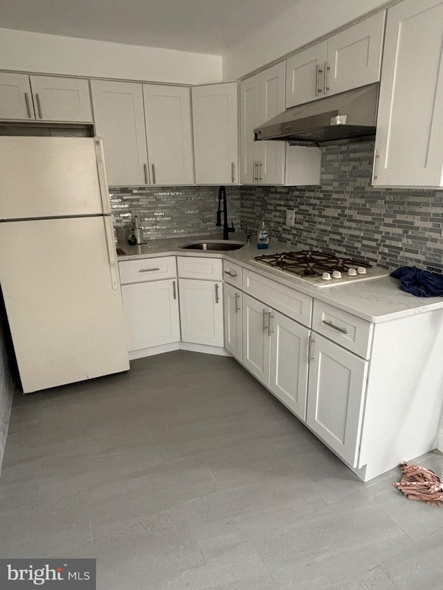 kitchen featuring sink, white appliances, decorative backsplash, and white cabinets