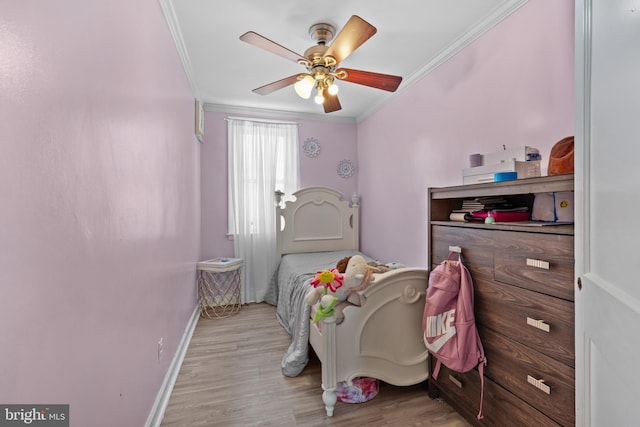 bedroom with crown molding, light wood-type flooring, and ceiling fan