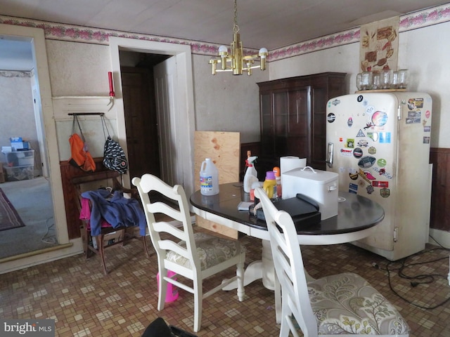 dining space with a notable chandelier