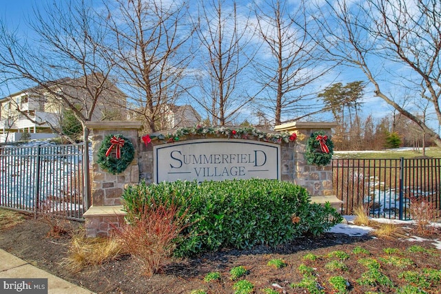 view of community / neighborhood sign