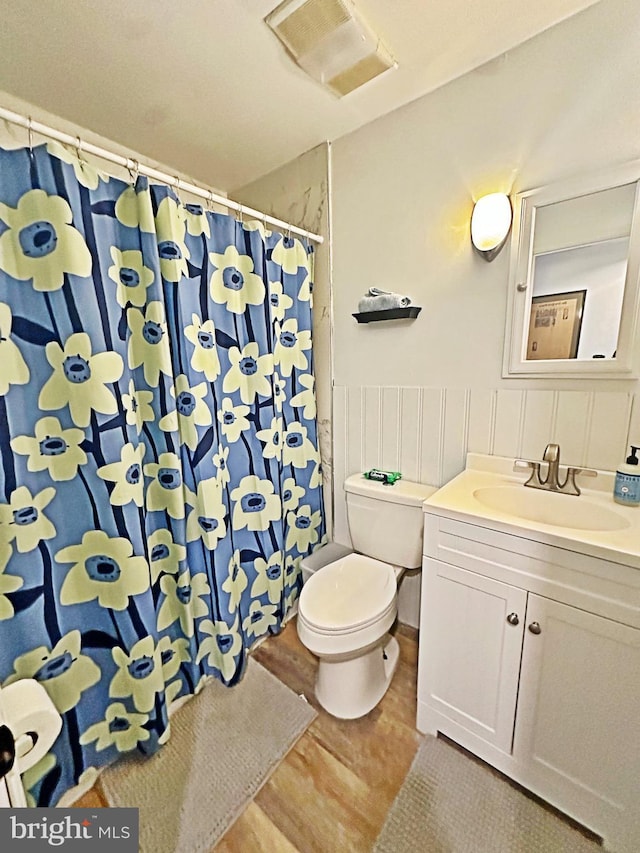 bathroom with a shower with shower curtain, visible vents, vanity, and toilet