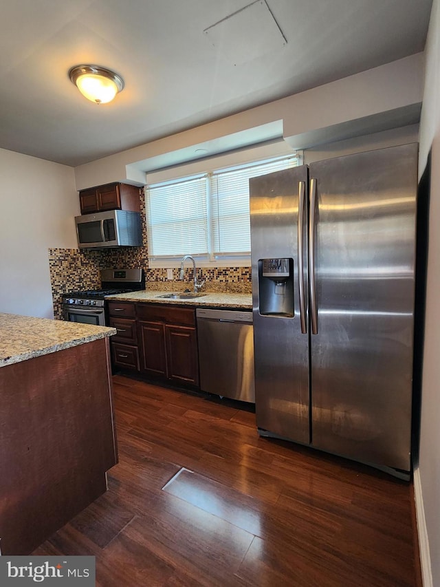 kitchen featuring tasteful backsplash, dark hardwood / wood-style floors, sink, dark brown cabinetry, and appliances with stainless steel finishes