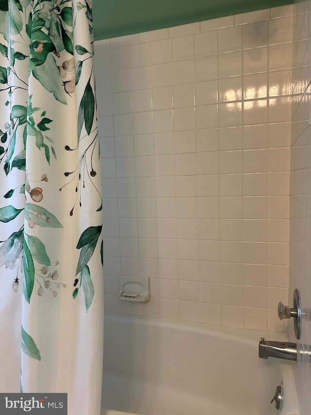 bathroom with shower / tub combo with curtain