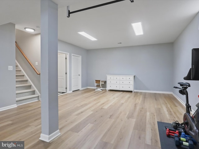 exercise area with light hardwood / wood-style flooring