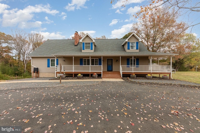 farmhouse-style home featuring covered porch