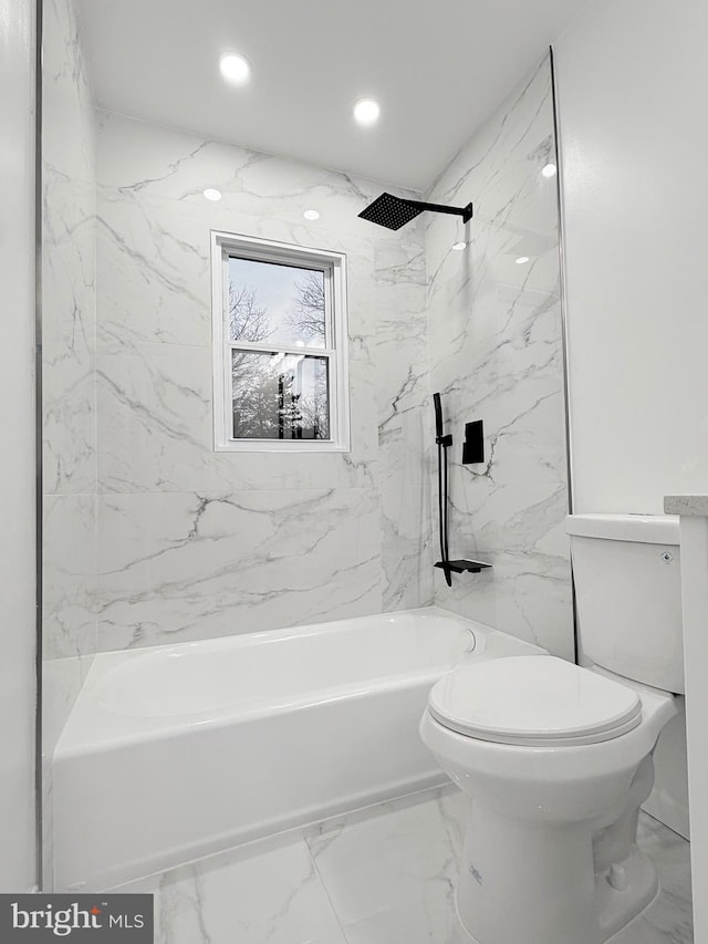 bathroom with tiled shower / bath and toilet