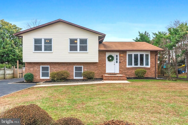 tri-level home featuring a front yard