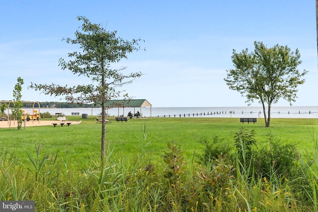 view of yard featuring a water view