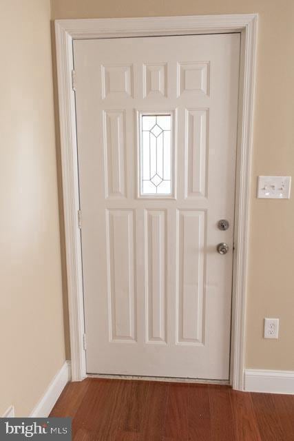 interior details with hardwood / wood-style floors