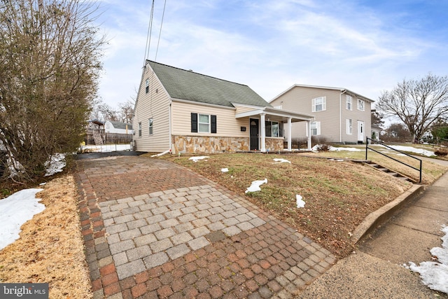 view of front of house with covered porch