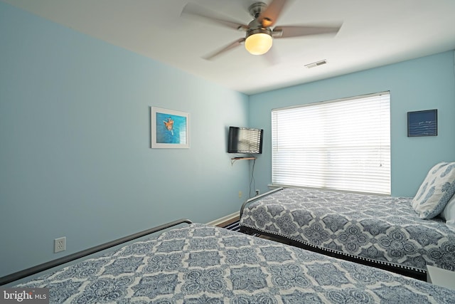 bedroom featuring ceiling fan