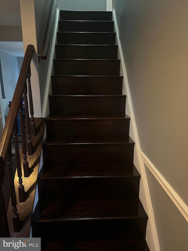 9429 Fairhaven Ave, Upper Marlboro, MD 20772 - view of stairway
