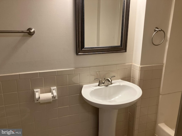 bathroom with sink